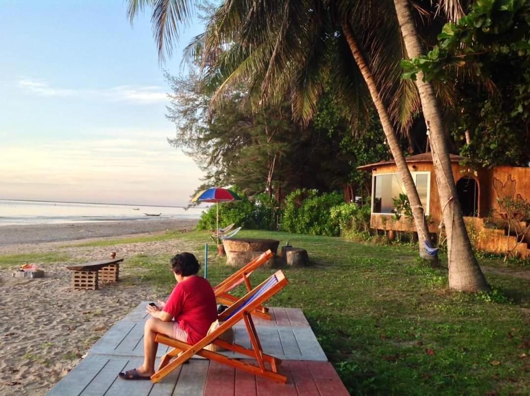 Ban Tawansongfa Hotel Lang Suan Exterior foto
